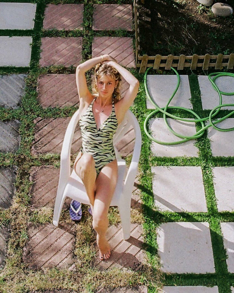 Virginia Tomarchio Feet (2 photos)