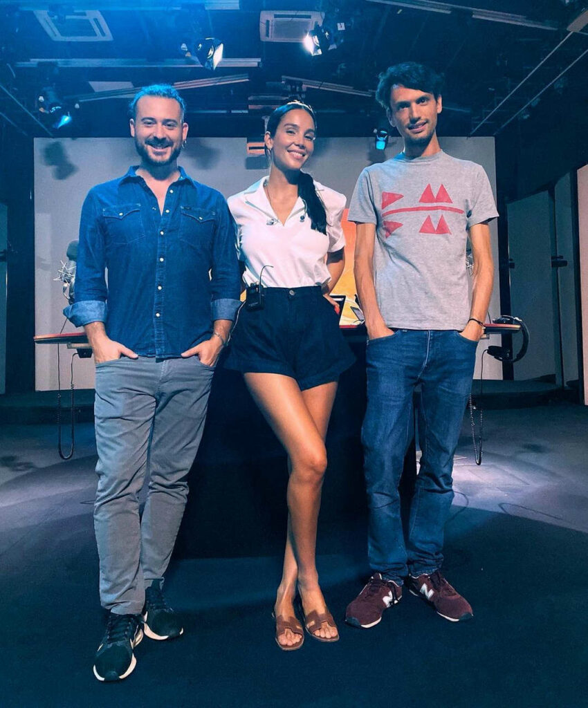Paola Di Benedetto Feet (3 photos)
