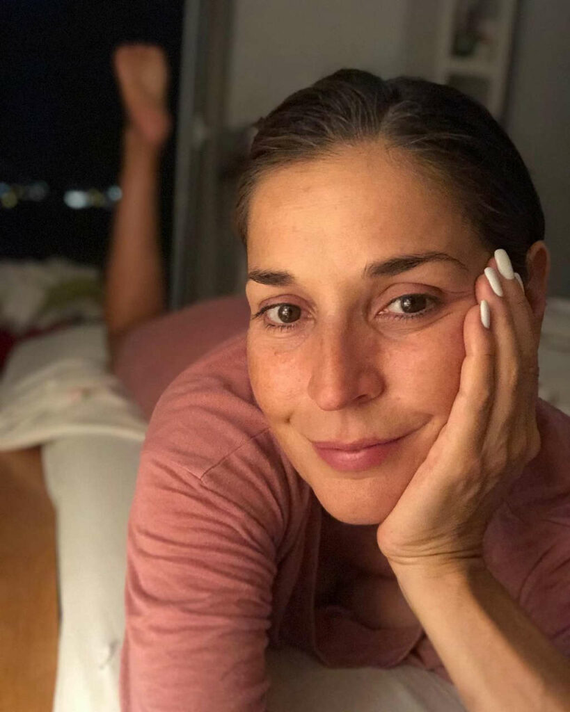 Valeria Kouroupi Feet (2 photos)
