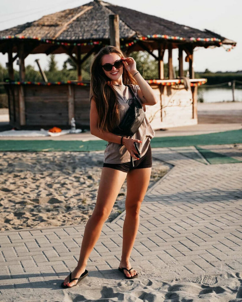 Dorka Pap Feet (2 images)