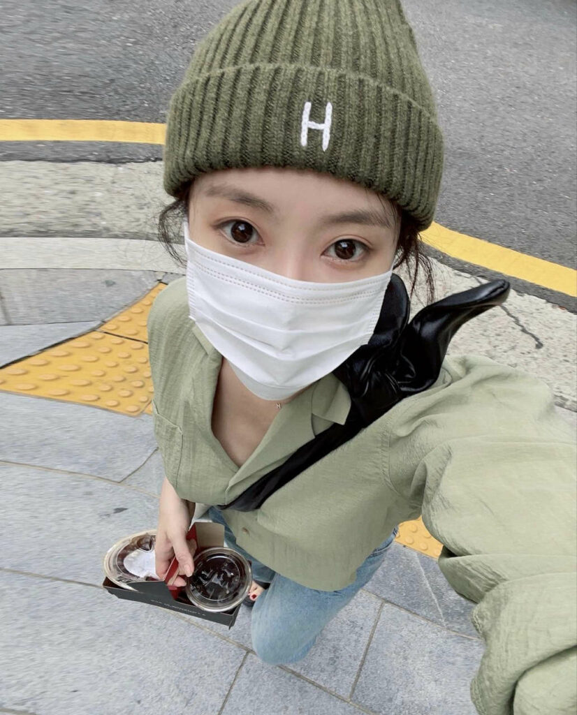 Hyomin Feet (3 photos)