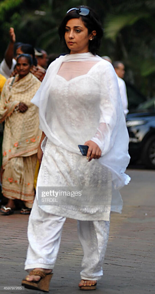 Divya Dutta Feet (4 photos)