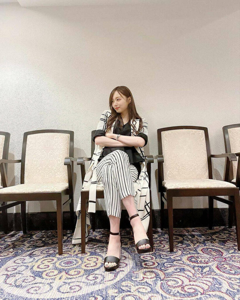 Minami Umezawa Feet (2 images)