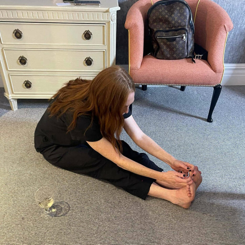 Julianne Moore Feet (2 images)