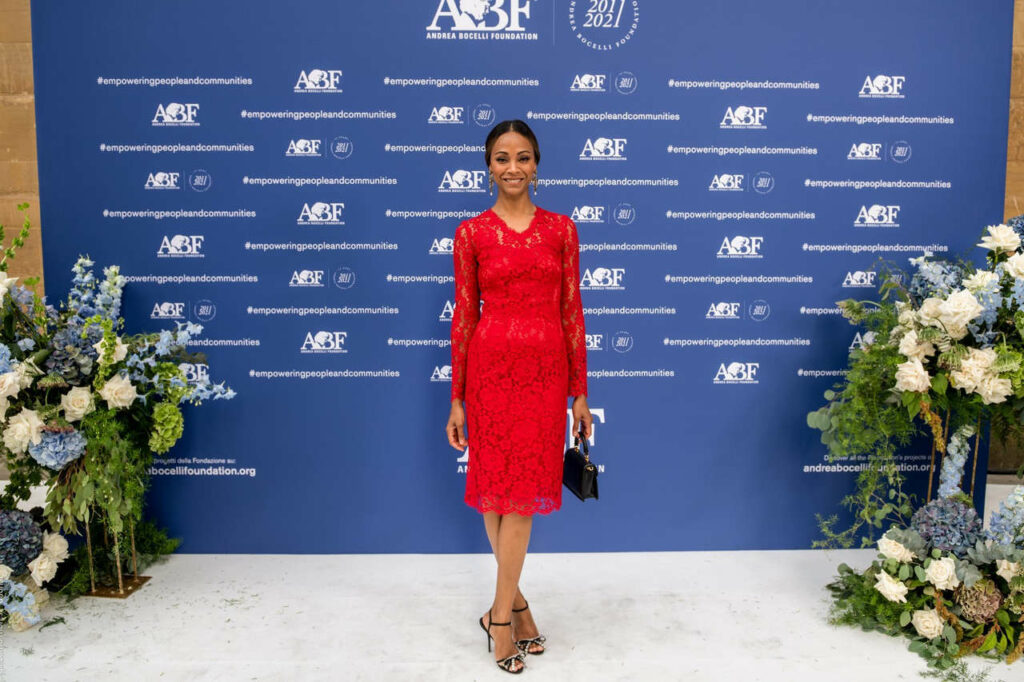 Zoe Saldana Feet (2 images)