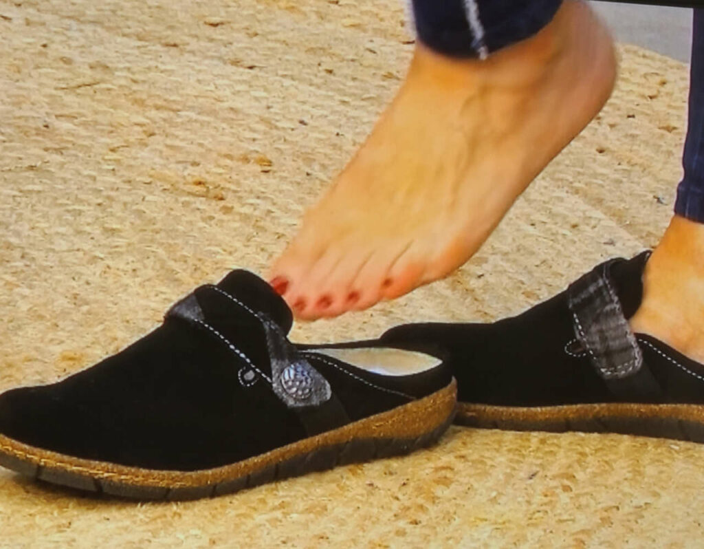 Jennifer Coffey Feet (3 photos)