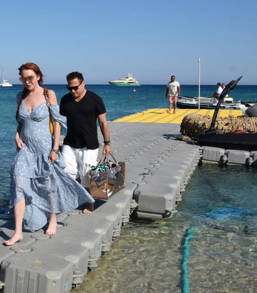 Lindsay Lohan Feet (2 images)