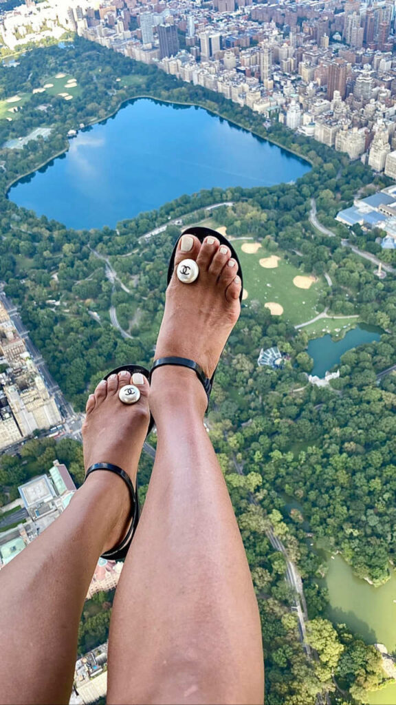 Eva Larue Feet (2 photos)