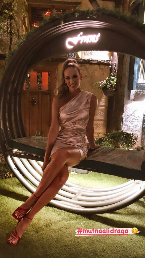 Jovana Guzijan Feet (2 images)