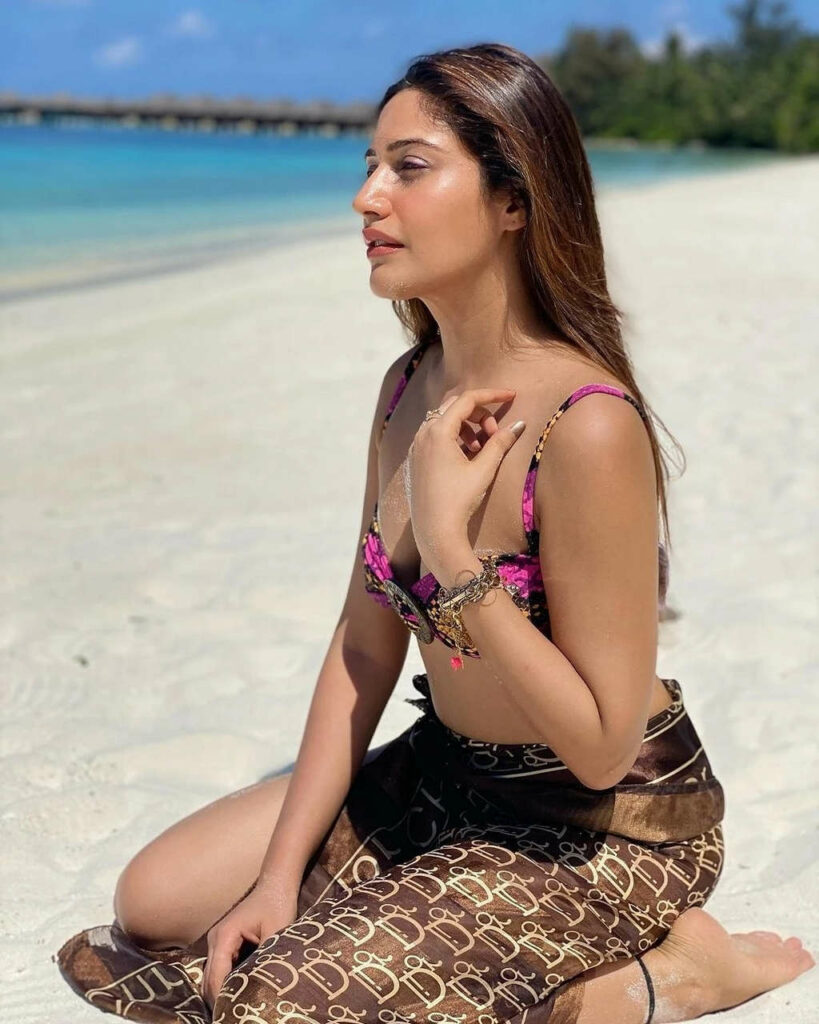 Surbhi Chandna Feet (2 images)