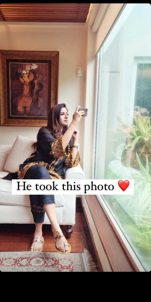 Madiha Naqvi Feet (3 photos)