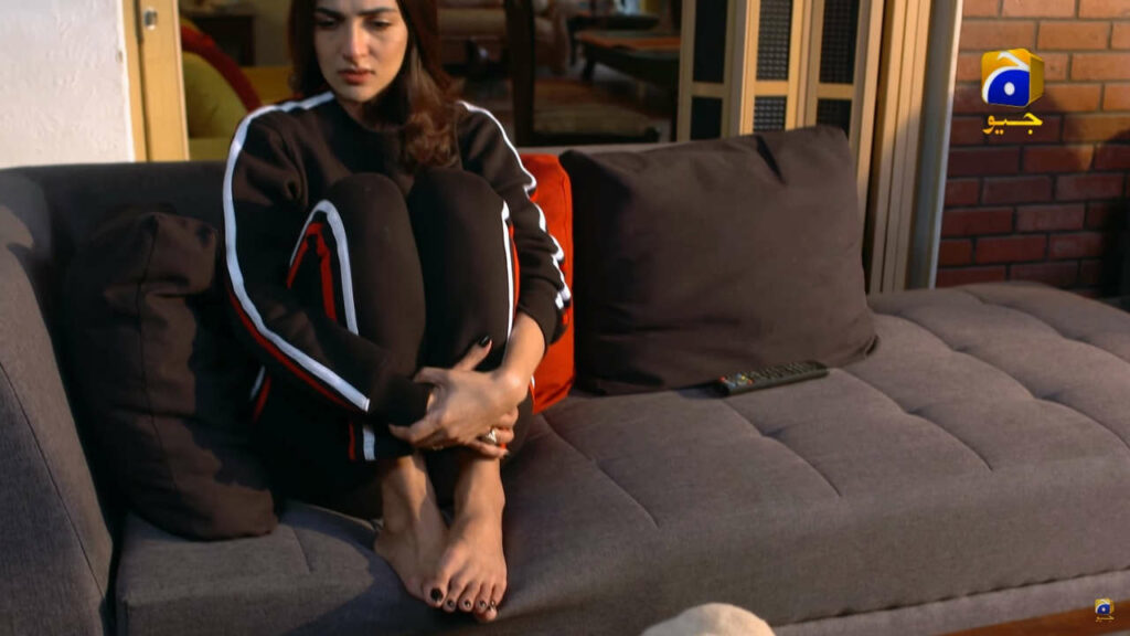 Rabab Hashim Feet (4 images)