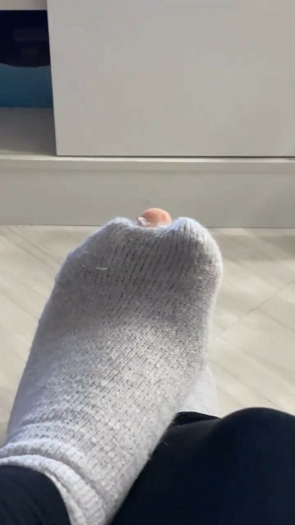 Haru Jiggly Feet (3 images)
