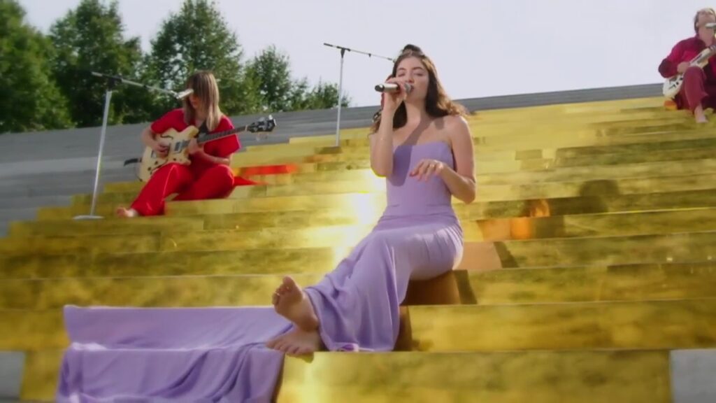 Lorde Feet (2 images)