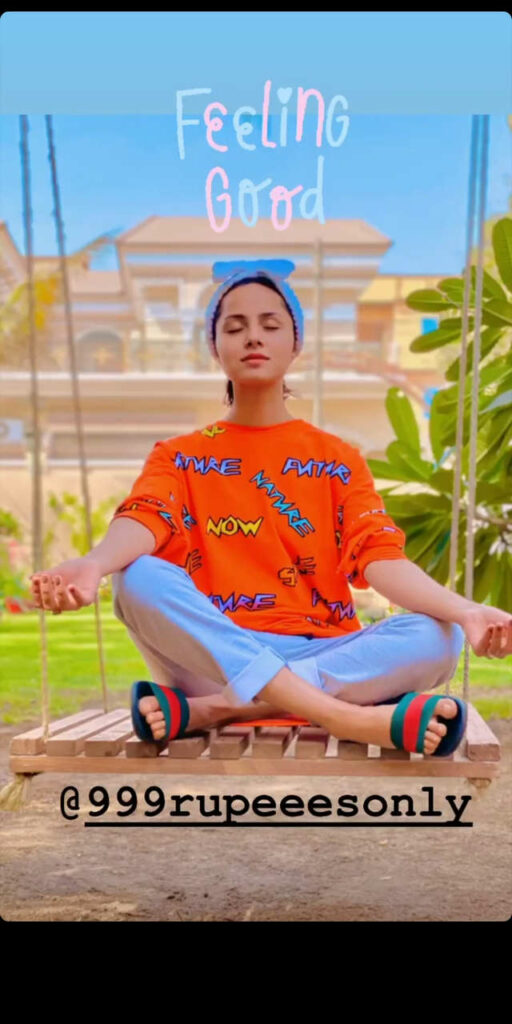 Nimra Khan Feet (3 photos)
