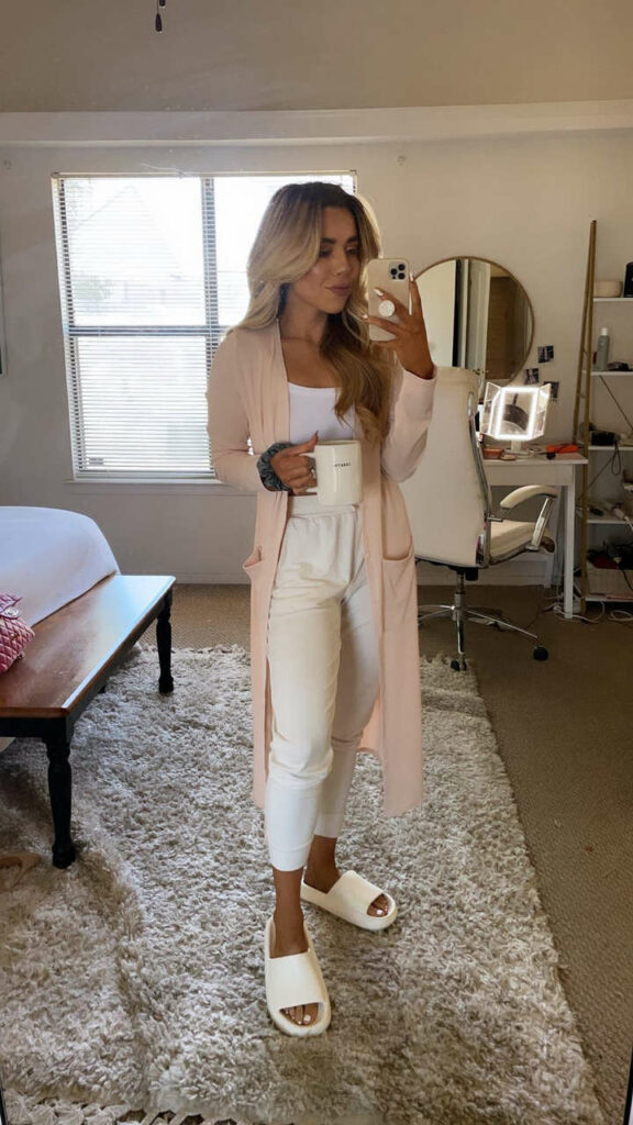 Elia Esparza Feet (2 images)