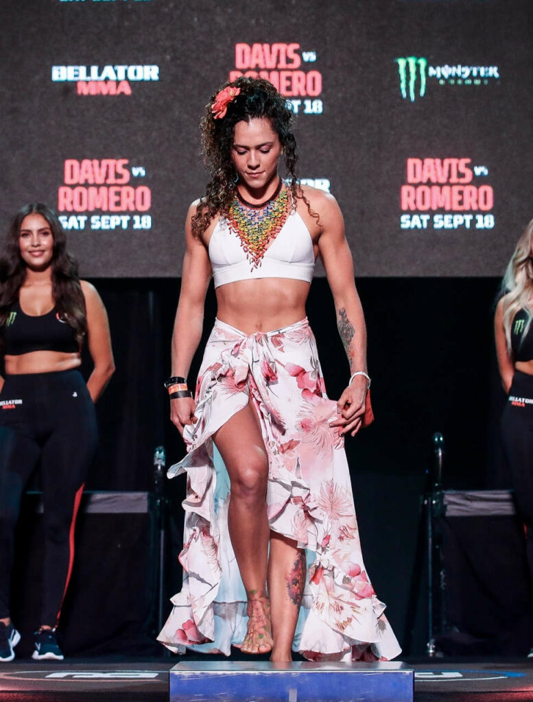 Alejandra Lara Feet (2 pictures)