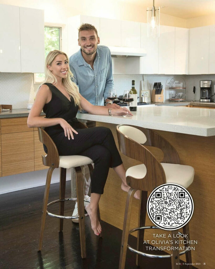 Olivia Harlan Feet (2 images)