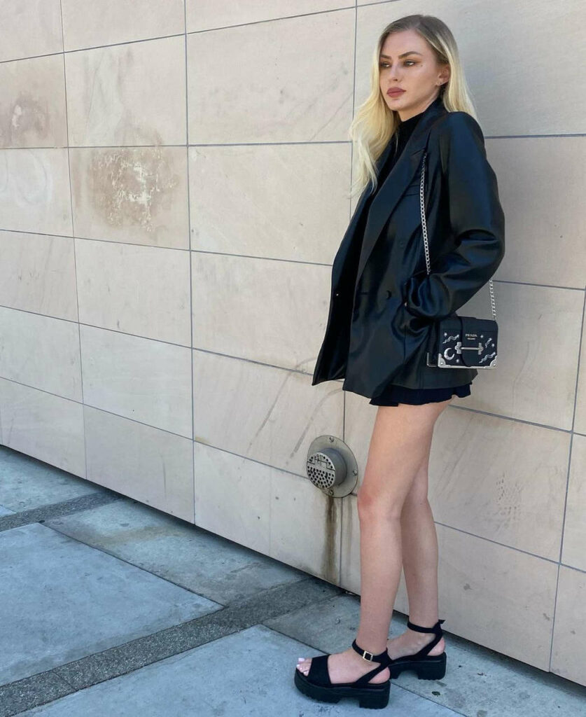 Johanna Liauw Feet (2 photos)