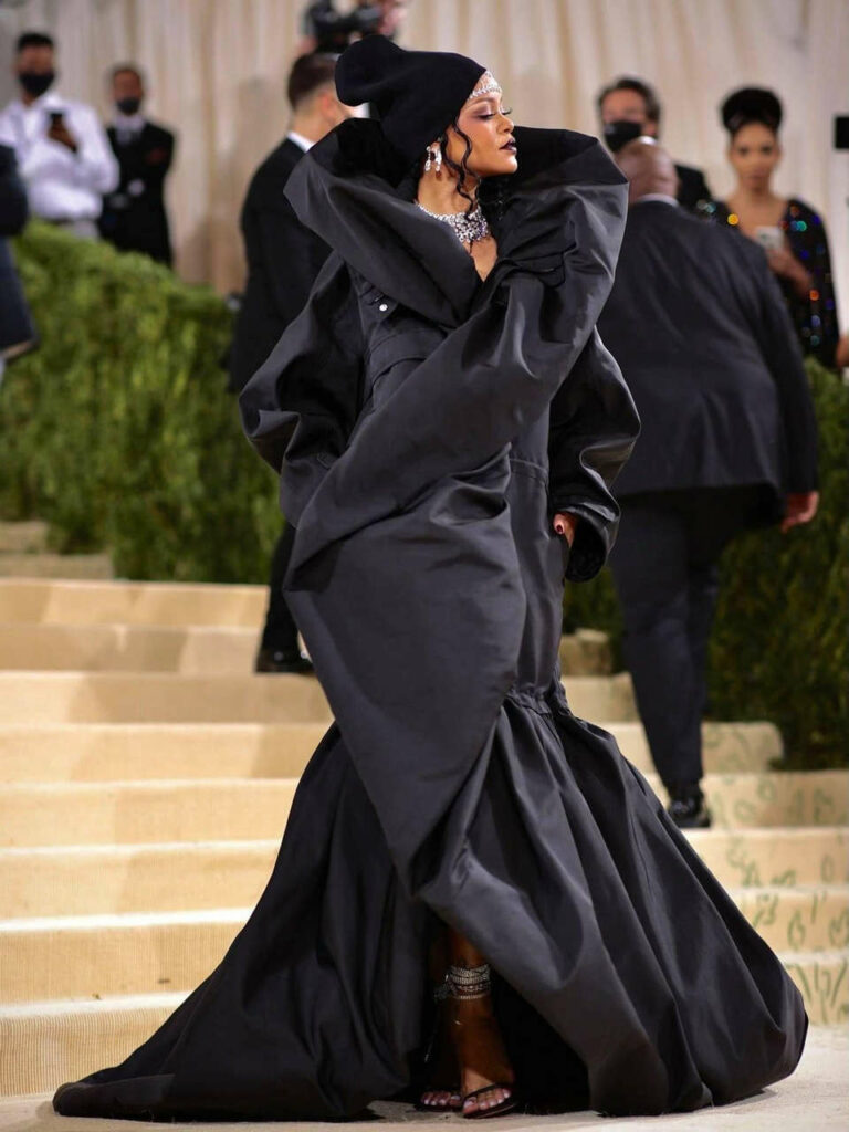 Rihanna Feet (2 pictures)