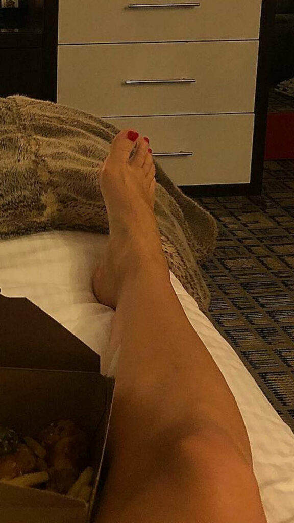 Astrid S Feet (3 photos)