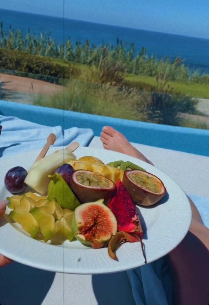 Ellie Downie Feet (2 images)
