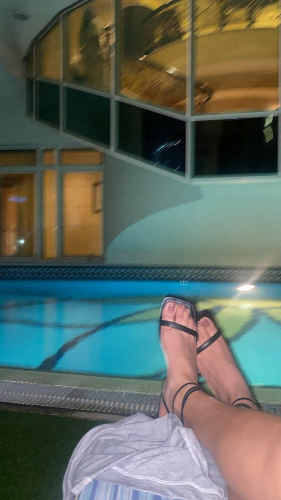 Radhika Seth Feet (2 pictures)