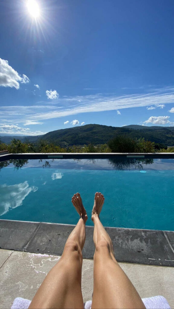 Sarah Dahl Feet (2 images)