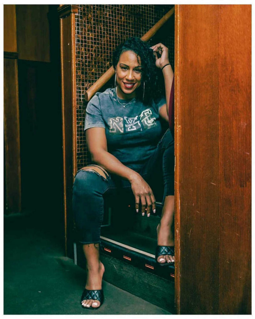 Lourdes Gonzalez Feet (2 pictures)