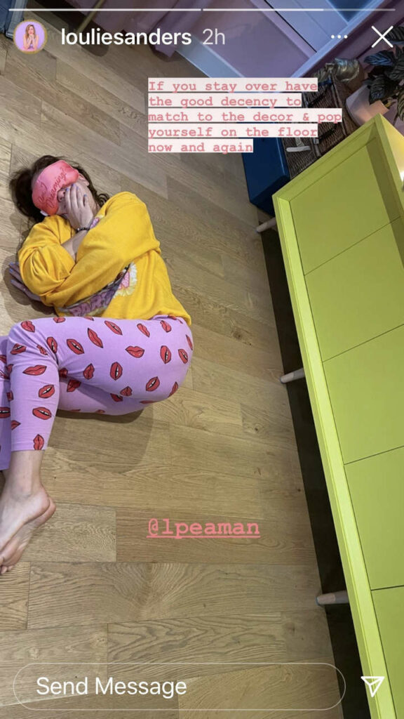 Lou Sanders Feet (2 photos)