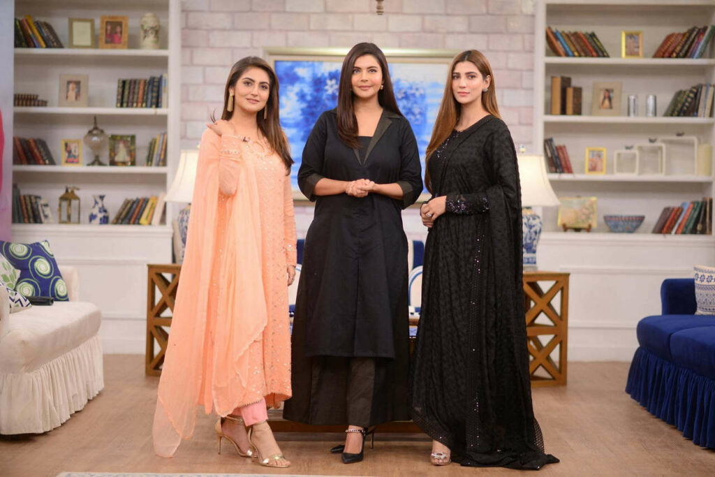 Hiba Bukhari Feet (3 photos)