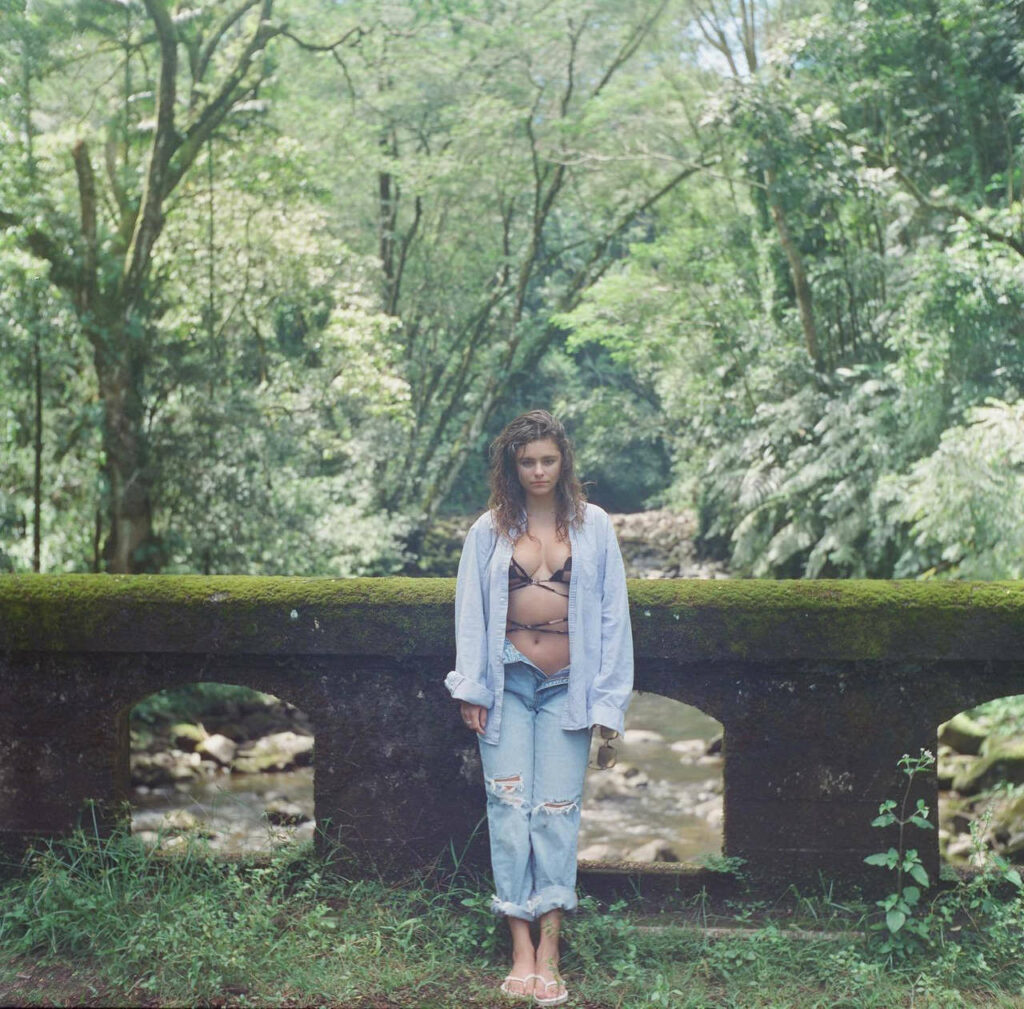 Jacquie Lee Feet (2 images)