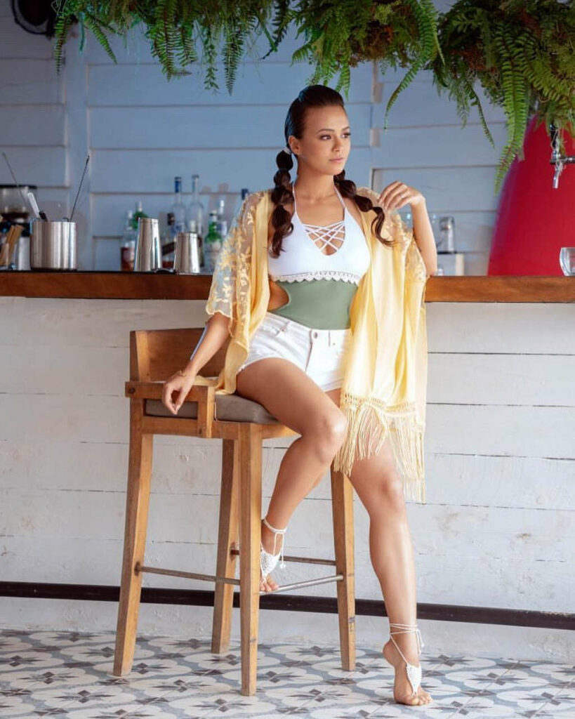 Nadia Gyi Feet (2 photos)