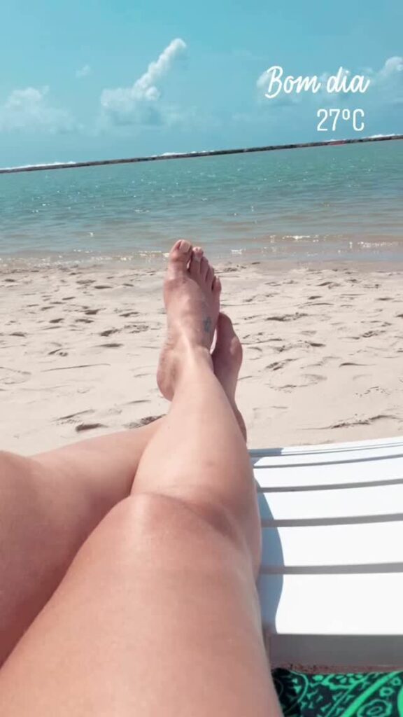 Michelle Bouson Feet (3 photos)