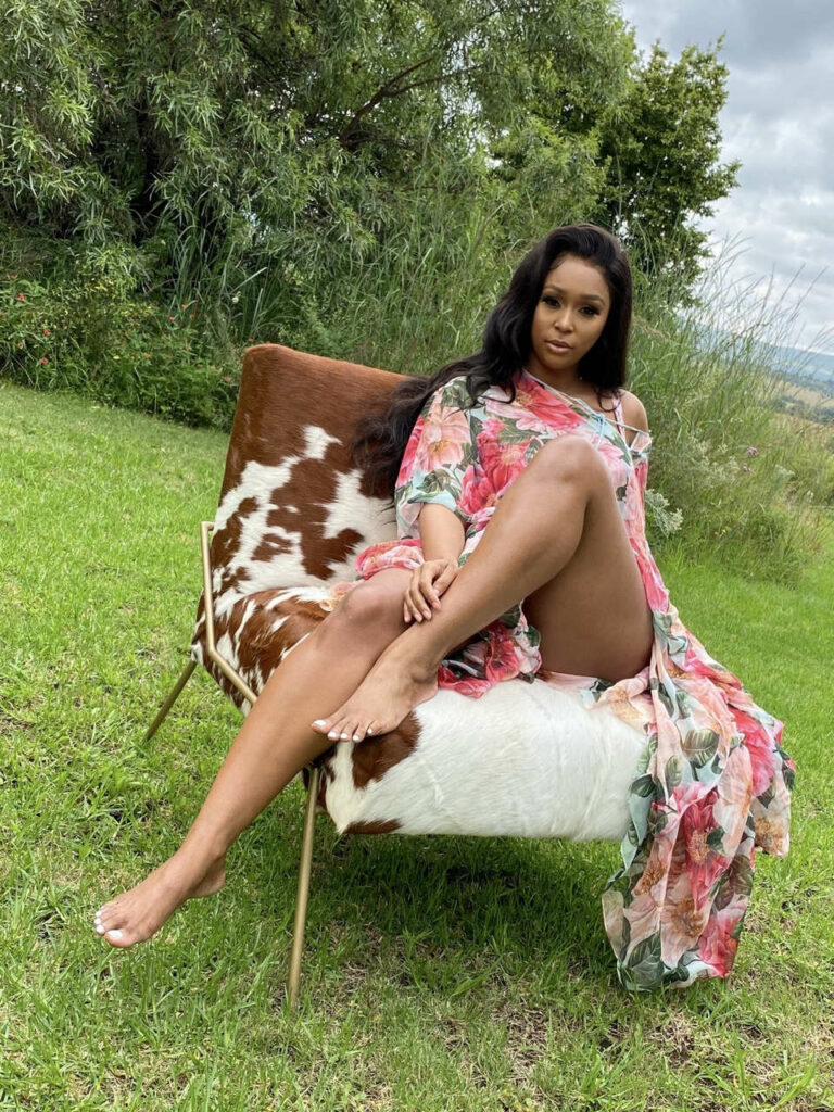 Minnie Dlamini Feet (2 photos)