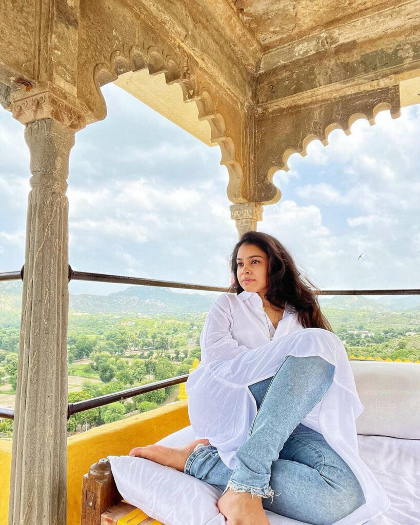 Sumona Chakraborty Feet (3 photos)