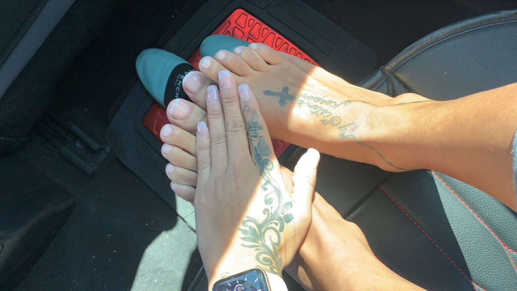 Camila Cortez Feet (3 pictures)