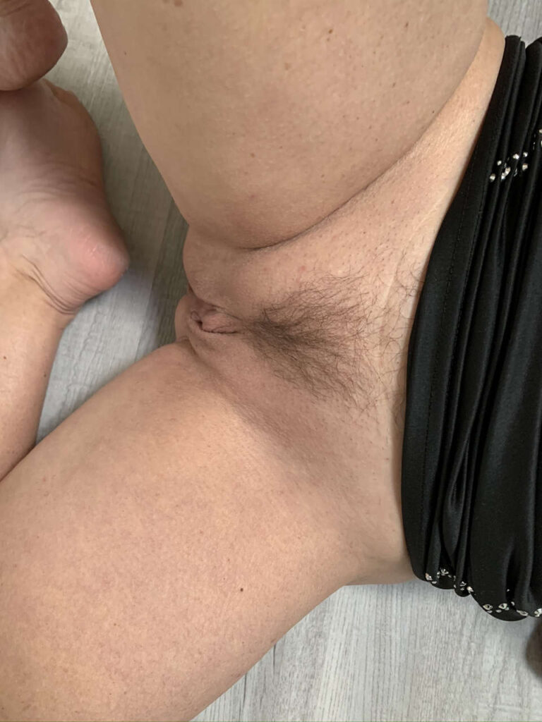 Ginger Lynn Feet (2 images)