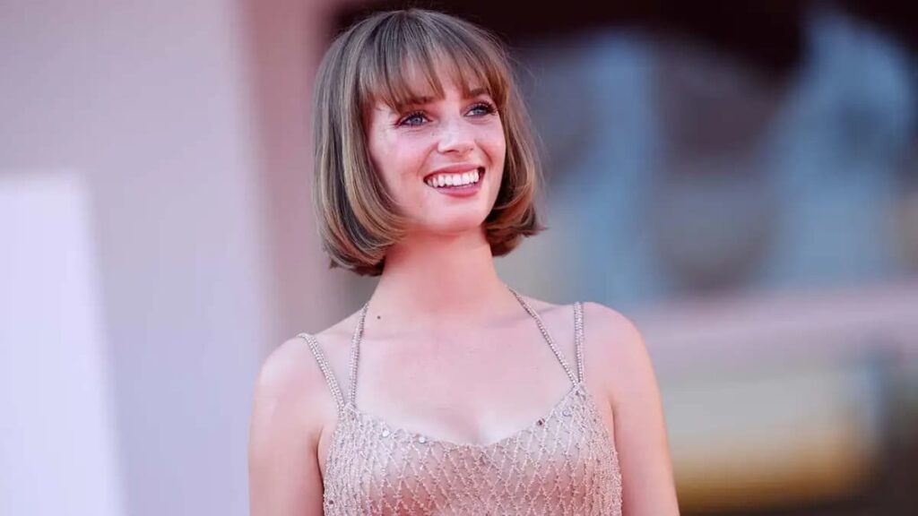 Maya Hawke Bio, Age, Husband, Family, Height, Brother, Net Worth