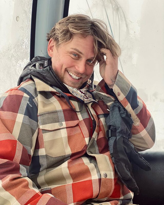 Is Billy Magnussen gay?  Browse his wiki, dating, married and children