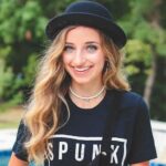 Brooklyn McKnight Bio, Age, Boyfriend, Family, Height, Net Worth, Salary