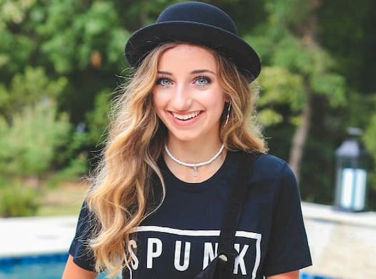 Brooklyn McKnight Bio, Age, Boyfriend, Family, Height, Net Worth, Salary