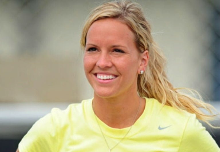 Ashley Harlan Biography, Engagement, Wiki, Height, Body Measurements » Celebily