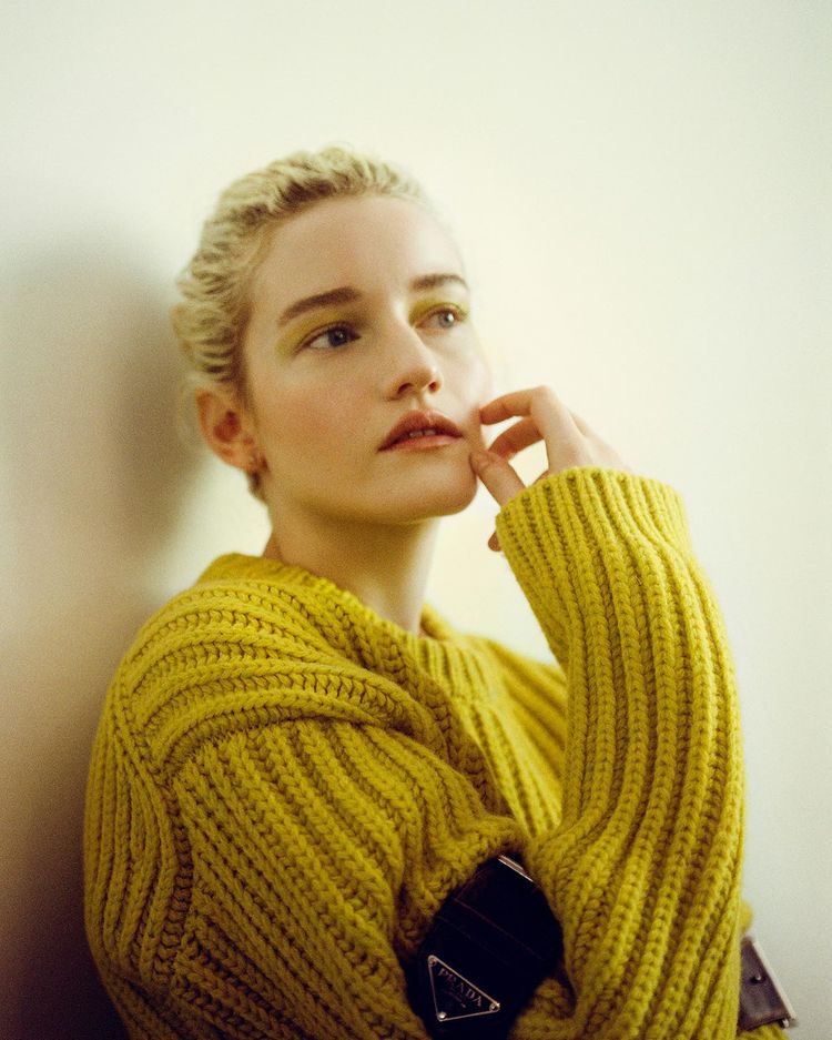 Julia Garner Net Worth – Hollywoodworth