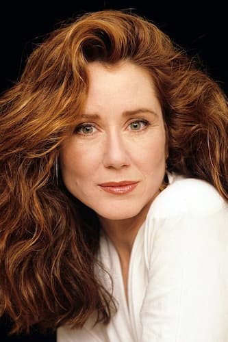 Mary McDonnell Bio, Age, Family, Husband, Height, Net Worth, Movies