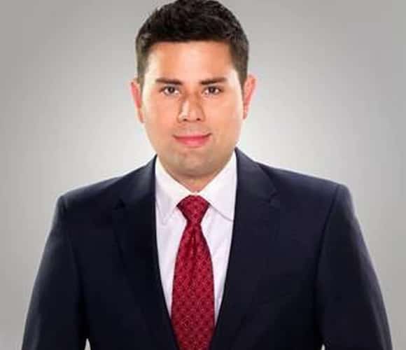 Chris Holmstrom CBS2, Bio, Age, KCAL, Family, Wife, Net Worth, Salary