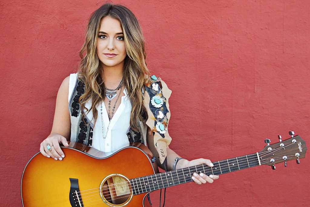 Lainey Wilson Cancelled Her Weekend Show Due To A Family Issue
