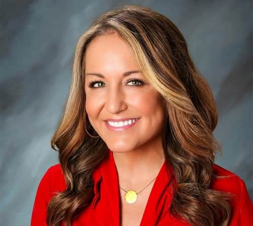 Brooke Olzendam Bio, Age, Husband, Family, Baby, Height, Net Worth, Salary