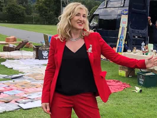 Caroline Hawley (Antiques Expert), BBC, Bargain Hunt, Bio, Age, Family, Husband, Height, Net Worth