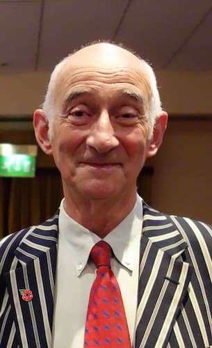 Paul Atterbury Bio, Age, Antique Roadshow, Family, Wife, Height, Net Worth